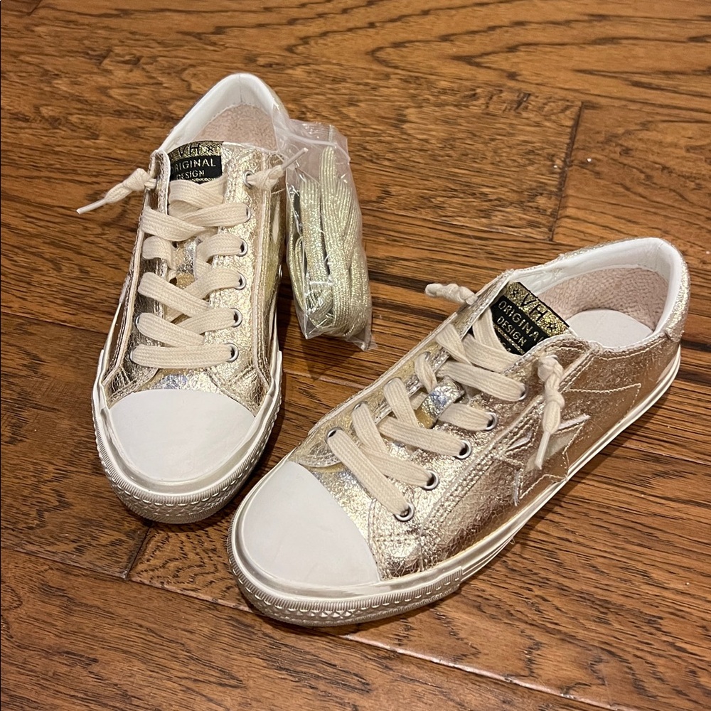 Vintage Havana Gossip Shine Washed Gold Foil Star Lowtop Sneakers, size 6